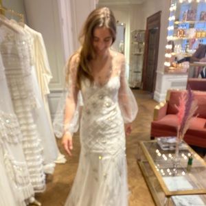 Meet your Posher, Averill